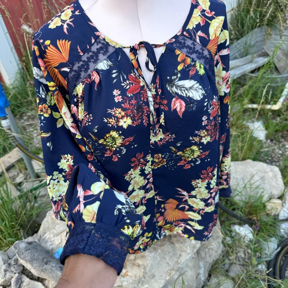 💙 Suzanne Betro Top 💙